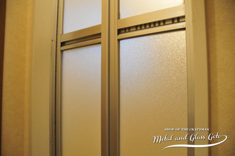 東京都小金井市 浴室折れ戸 樹脂パネル 交換修理 