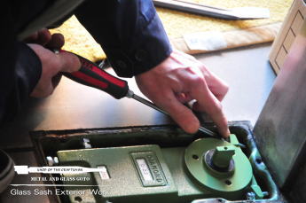 東京都 東村山市 フロアヒンジ交換工事