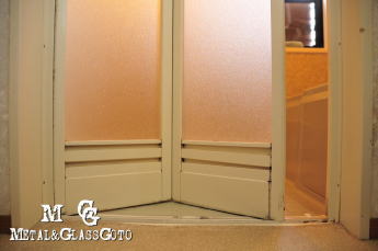 神奈川県 横須賀市 浴室折れ戸 交換修理 