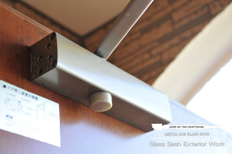 東京都 東村山市 玄関ドアクローザー 交換修理