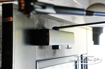 東京都 東村山市 玄関ドア ドアクローザー交換修理