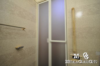 埼玉県 所沢市 浴室折れ戸 交換修理 