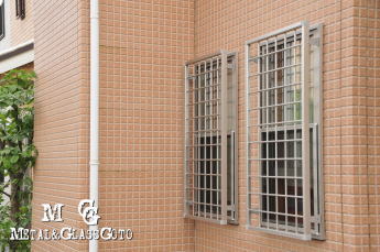 東京都小平市 枠付面格子 取付工事 