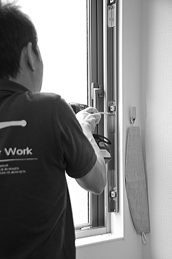 LIXIL �����ʊi�q ��t�Ǝ�