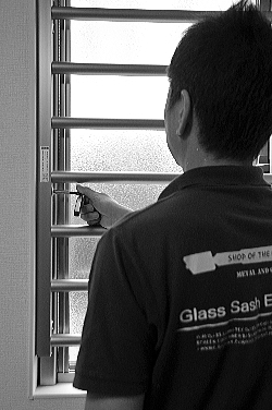 LIXIL �����ʊi�q �{�H�Ǝ�