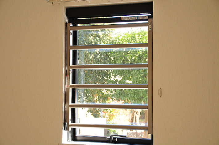 �����s���v���Ďs LIXIL �����ʊi�q��t�H���{�H��