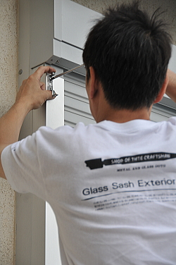 LIXIL �X�^�C���V�F�[�h ��t�Ǝ�