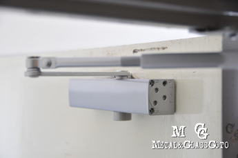 東京都杉並区 マンション玄関ドア調整修理・ドアクローザ交換 